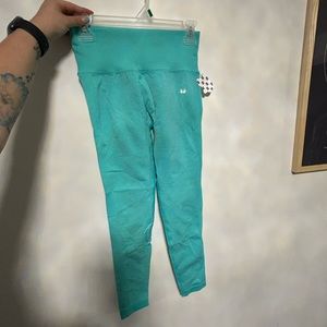 Five Twenty Co scrunch bum leggings